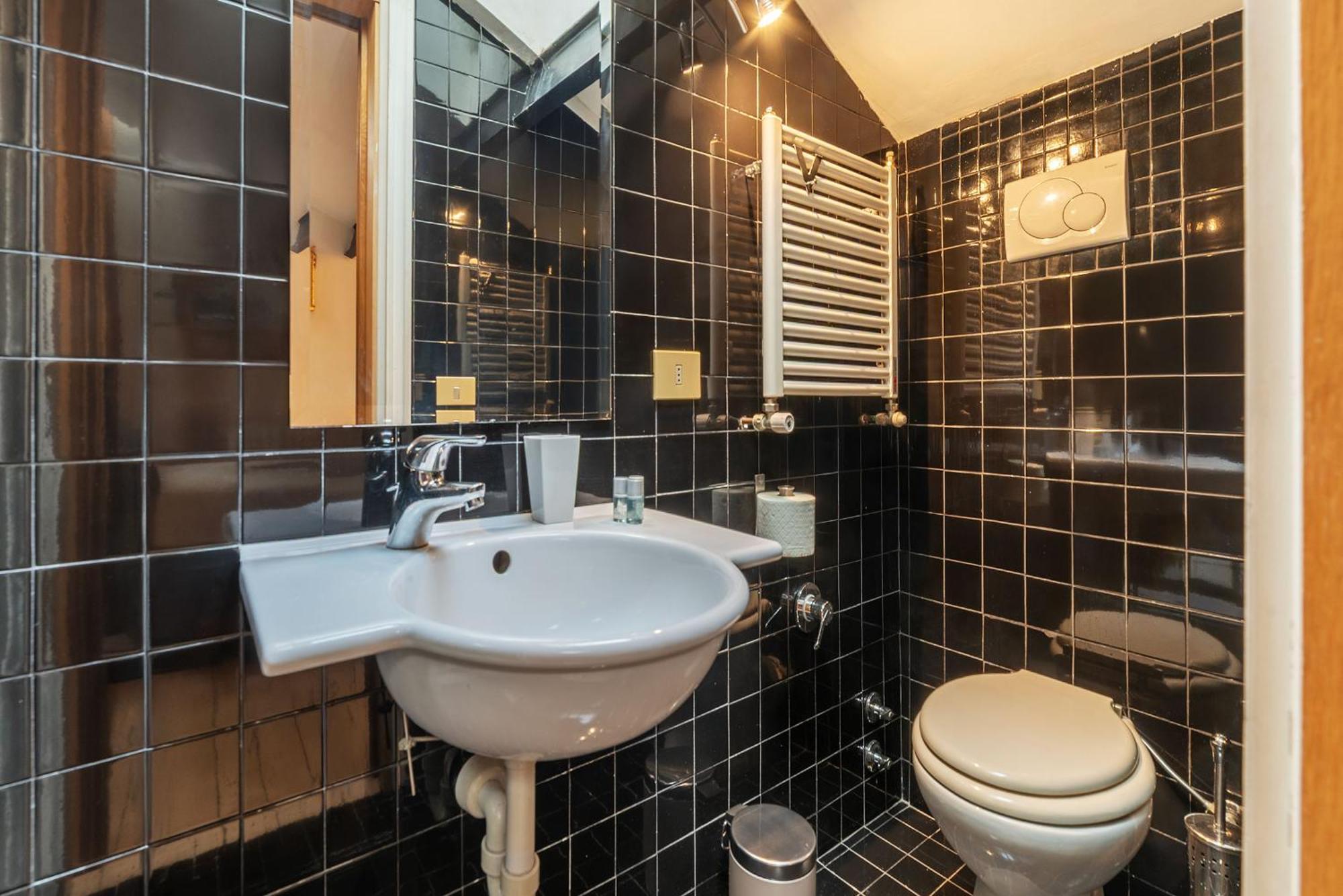 Homestay Orange With Bathroom And Shared Terrace *
