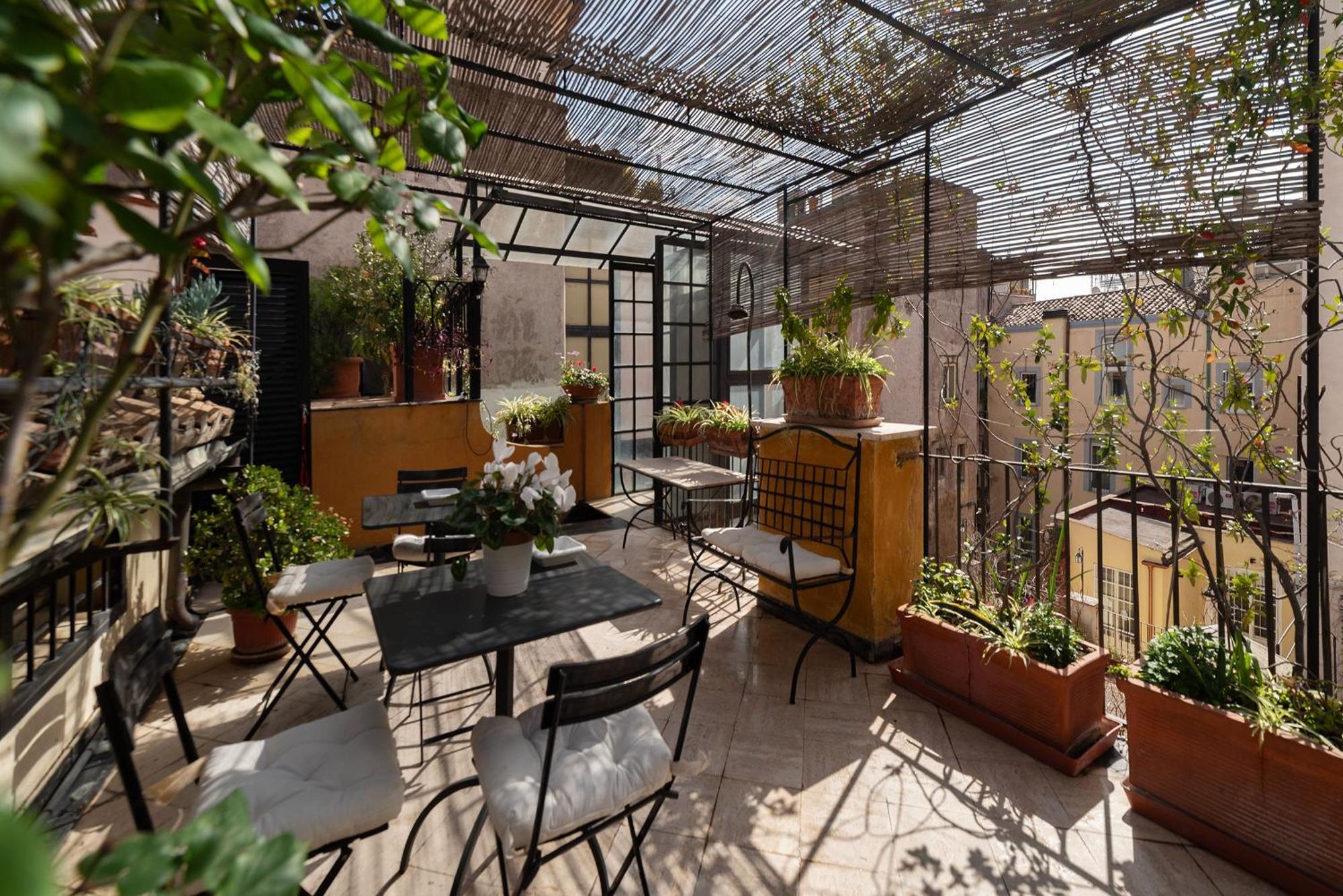 Homestay Orange With Bathroom And Shared Terrace
