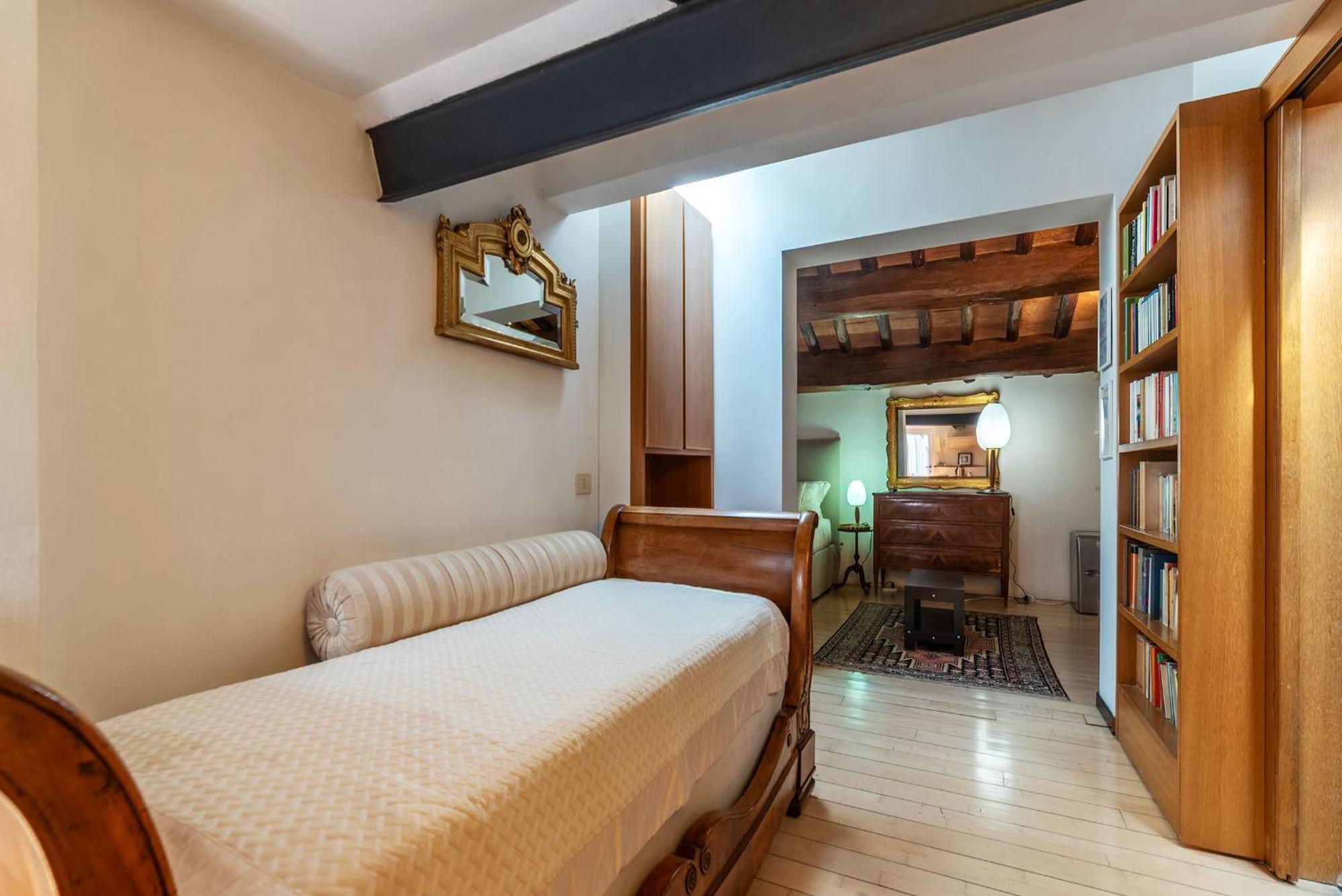 Homestay Orange With Bathroom And Shared Terrace