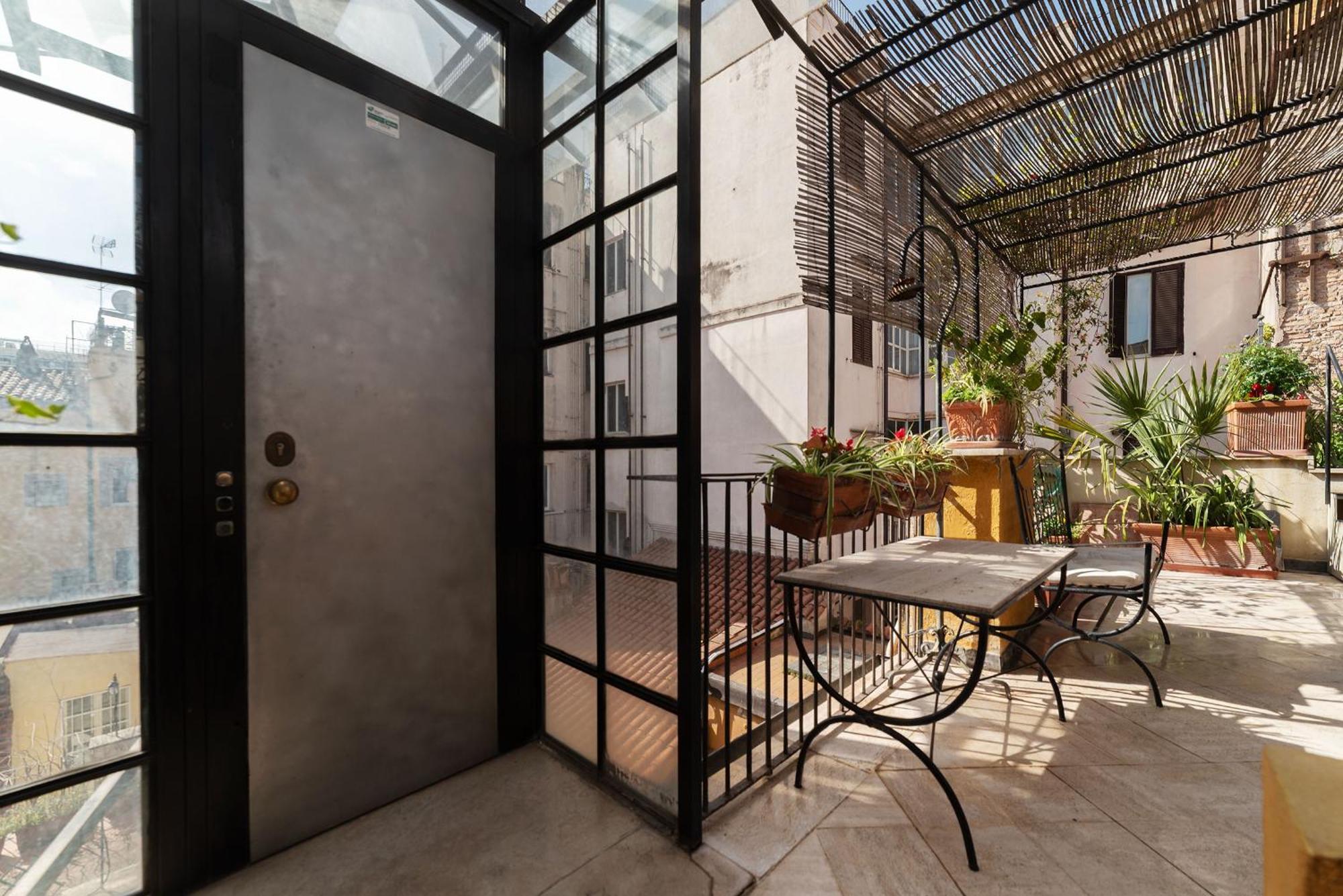 Homestay Orange With Bathroom And Shared Terrace